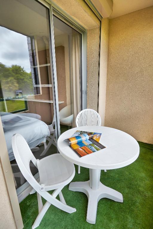 Hotel Du Golf Saint-Laurent Ploemel Rum bild